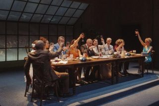 Πίσω από τη γιορτή, το ανθρώπινο τραύμα